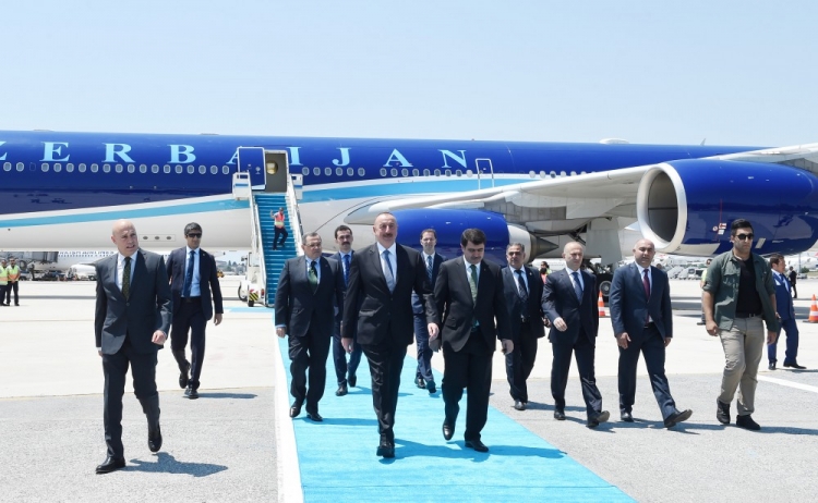 Алиев прибыл с визитом в Турцию для участия во Всемирном нефтяном конгрессе
