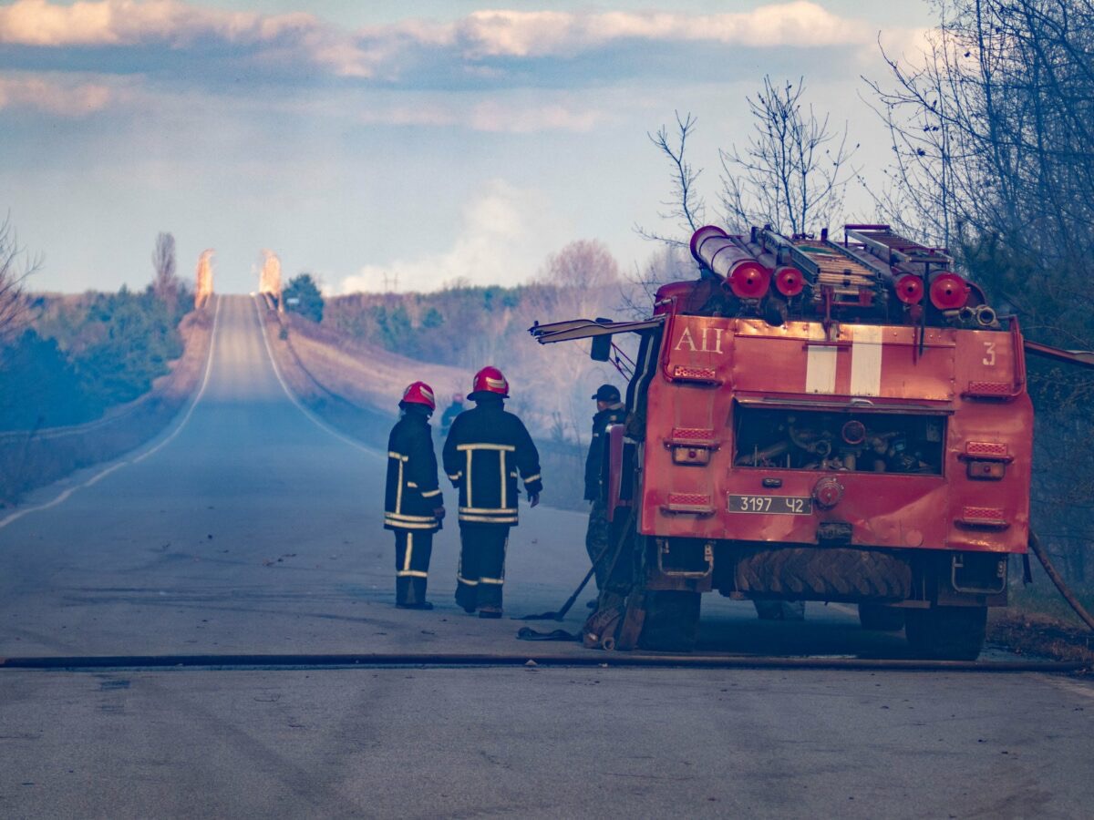 Спасателям удалось потушить открытое пламя в зоне отчуждения Чернобыльской АЭС