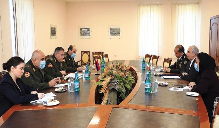 Начальник Генштаба ВС Армении обсудил с послом Ирана сотрудничество в оборонной сфере