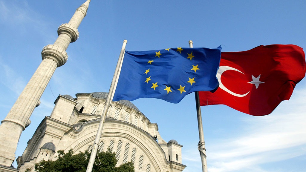 Европарламент призывает приостановить процесс членства Турции в ЕС