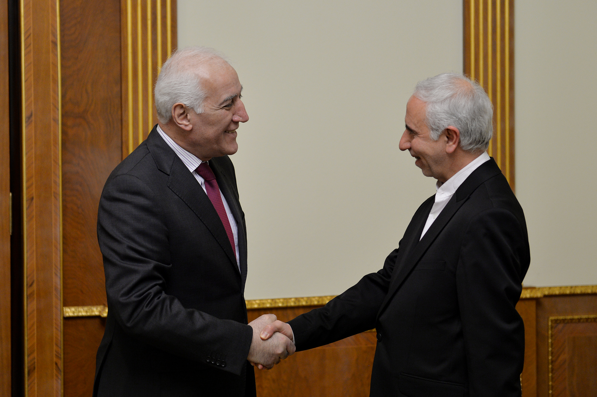 Президент Армении и посол Ирана обсудили двусторонние отношения