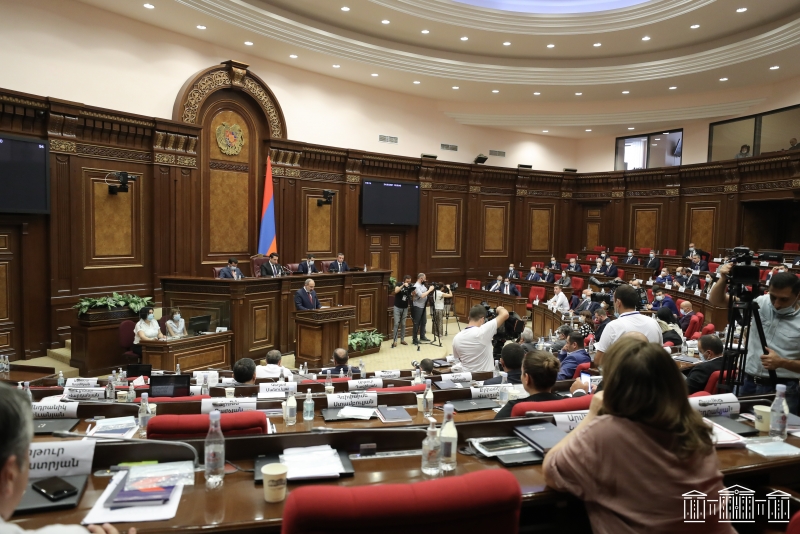 Программа правительства принята: Оппозиция бойкотировала голосование