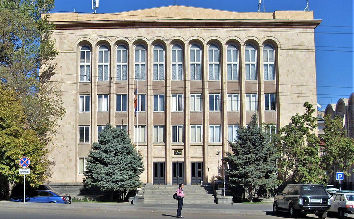 Конституционный суд Армении 23 сентября изберет председателя и зампредседателя