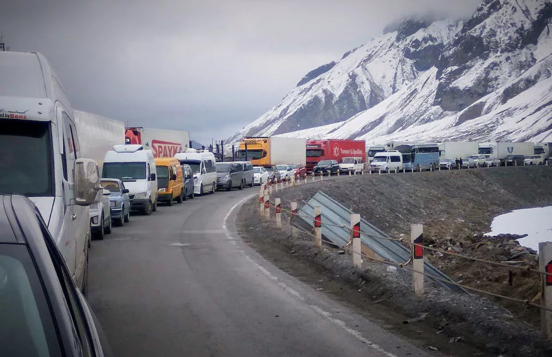 Автомагистраль Степанцминда-Ларс закрыта для всех видов транспортных средств