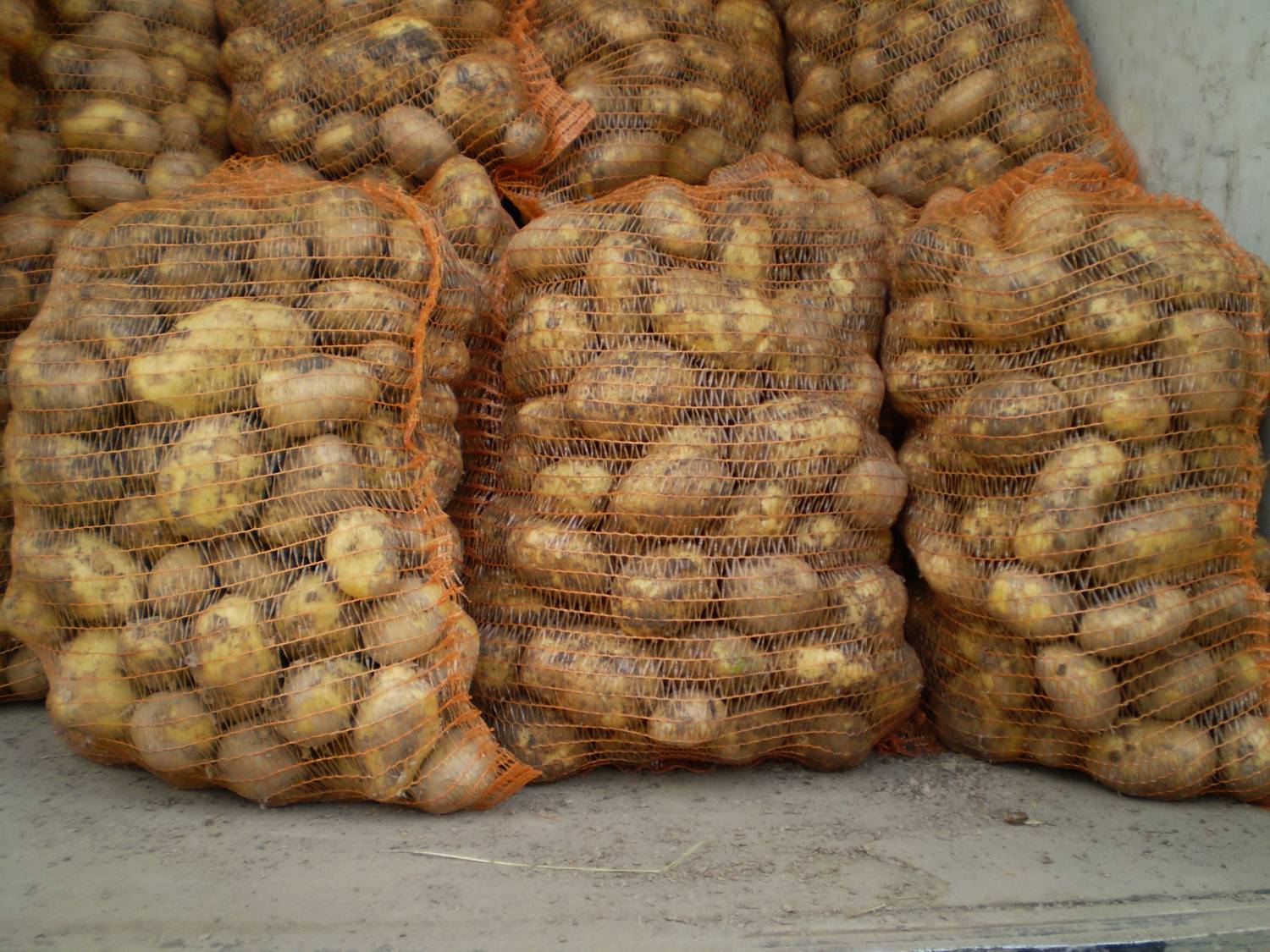 Армянский картофель вновь оказался в Азербайджане: там же продукты и из Арцаха