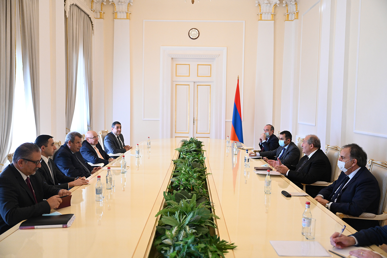Президент Армении обсудил вопросы сохранения армянских христианских святынь в Палестине