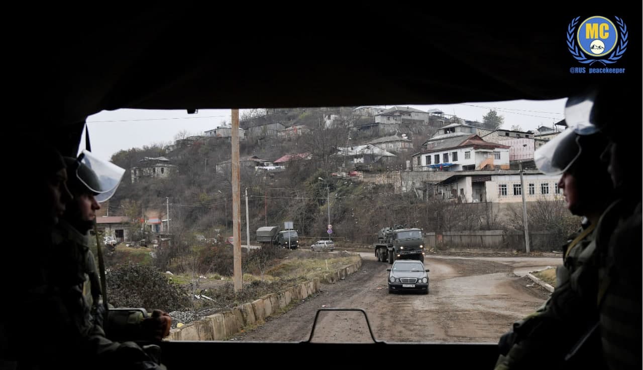 Минобороны России опровергло информацию Пашиняна об окружении миротворцев в Карабахе    
