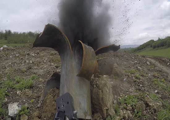 Российские миротворцы продолжают уничтожение обнаруженных боеприпасов в Карабахе  