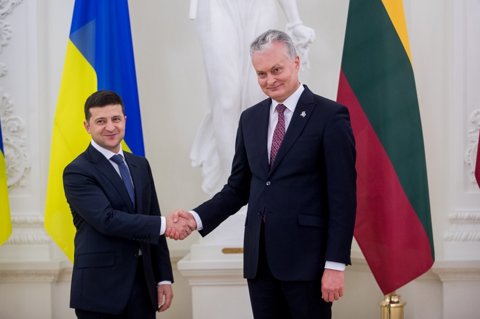 Президенты Литвы и Украины выступают за новые президентские выборы в Белоруссии
