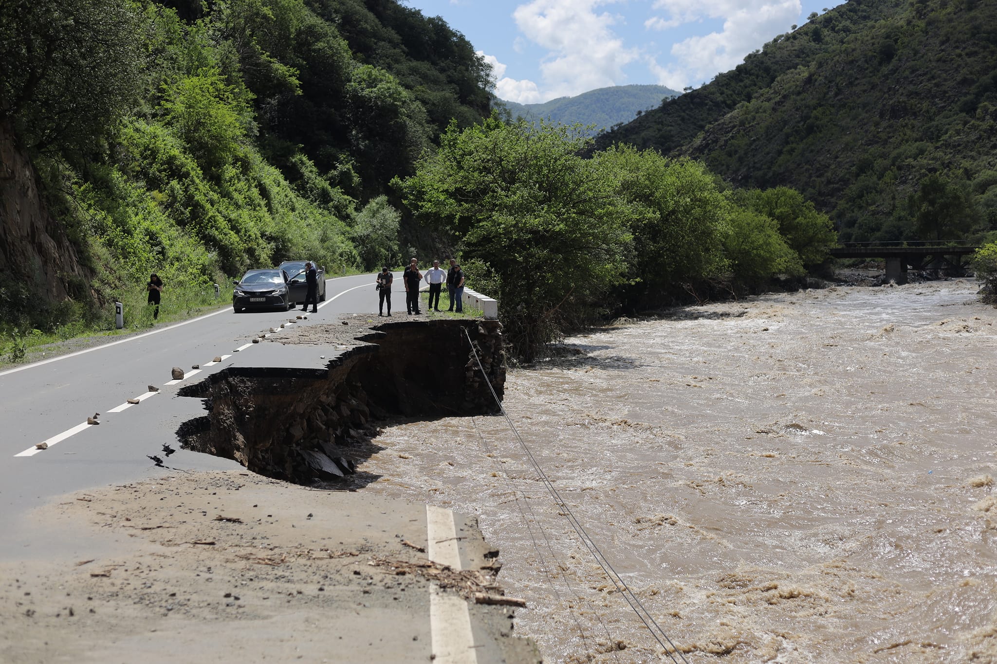Армения оценивает последствия наводнения: дорога в Грузию разрушена на 43 участках
