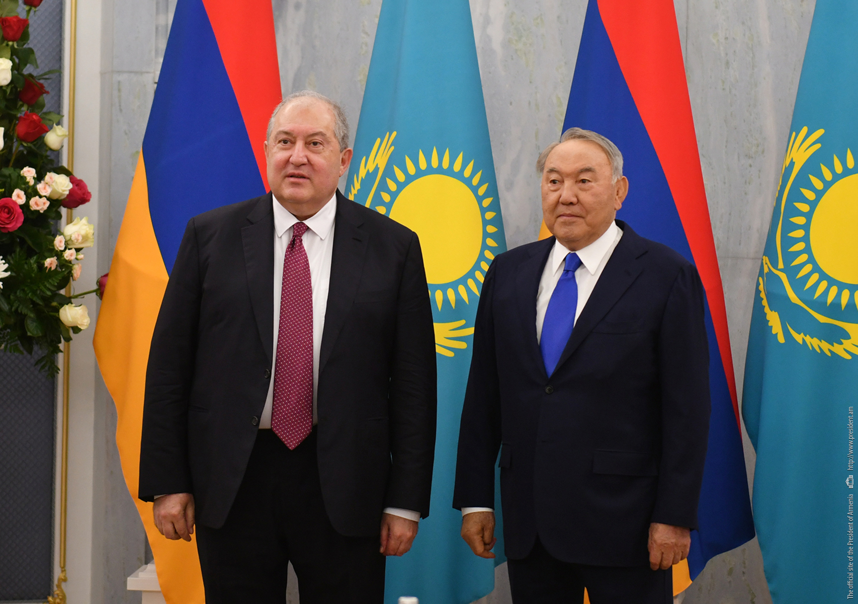 Назарбаев поздравил Армена Саркисяна с 30-летием независимости Армении