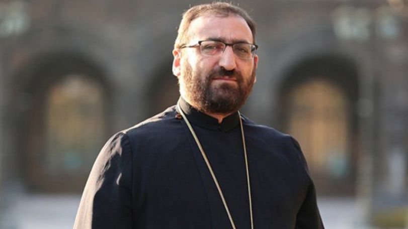 Архиепископ Аршак Хачатрян освобожден из-под ареста - адвокат 