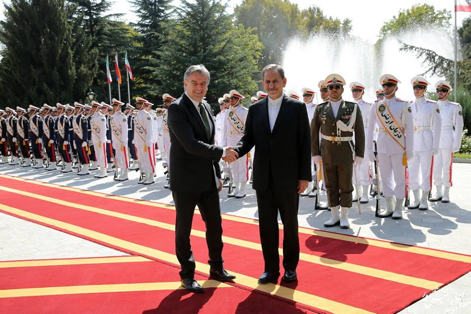 Премьер-министр Армнеии в Иране: подписано три документа о сотрудничестве