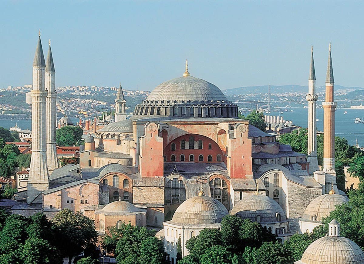 В Стамбуле посещение храма Святой Софии для иностранцев и молящихся станет раздельным