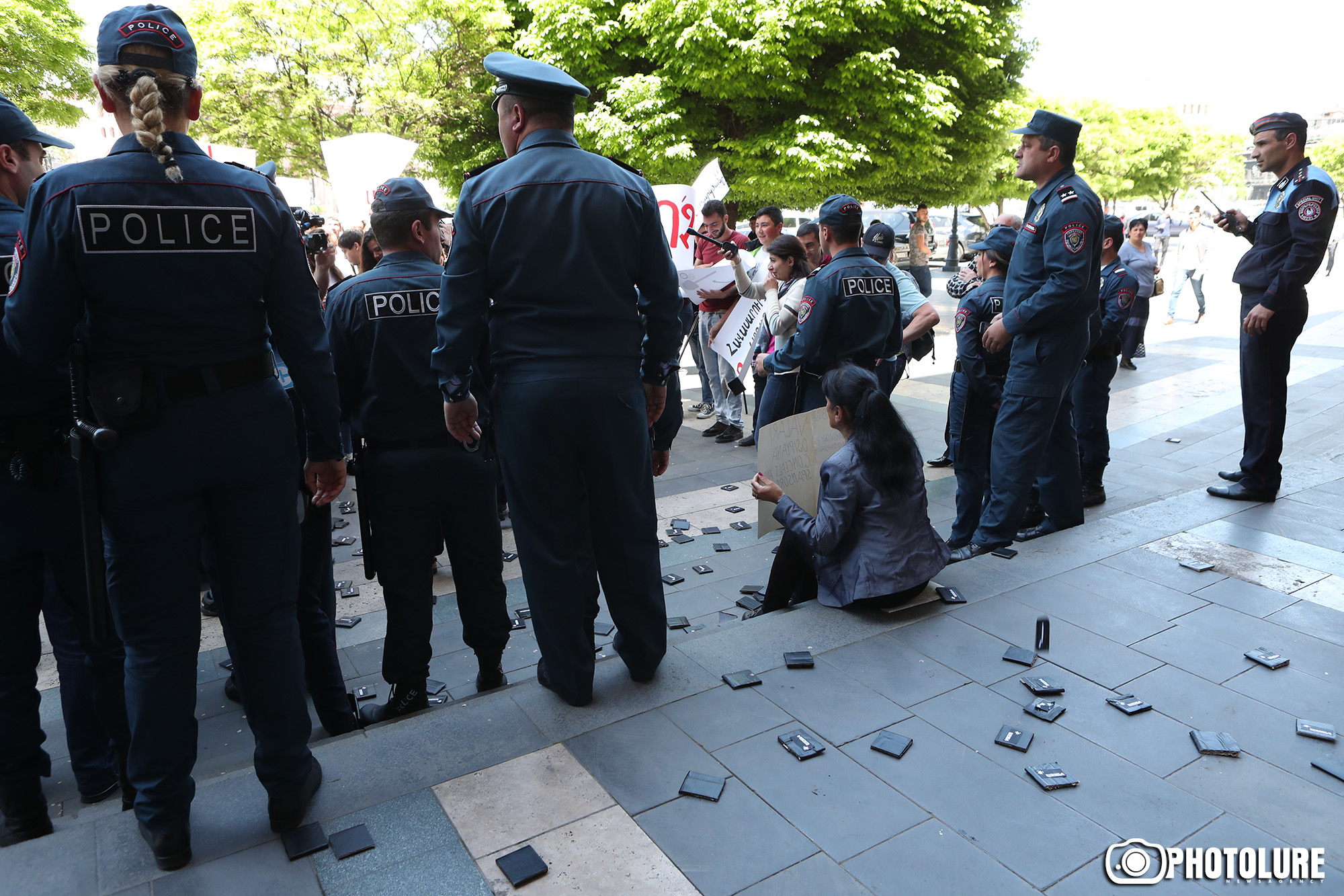 Пустые бумажники - правительству: в Ереване прошла очередная акция протеста