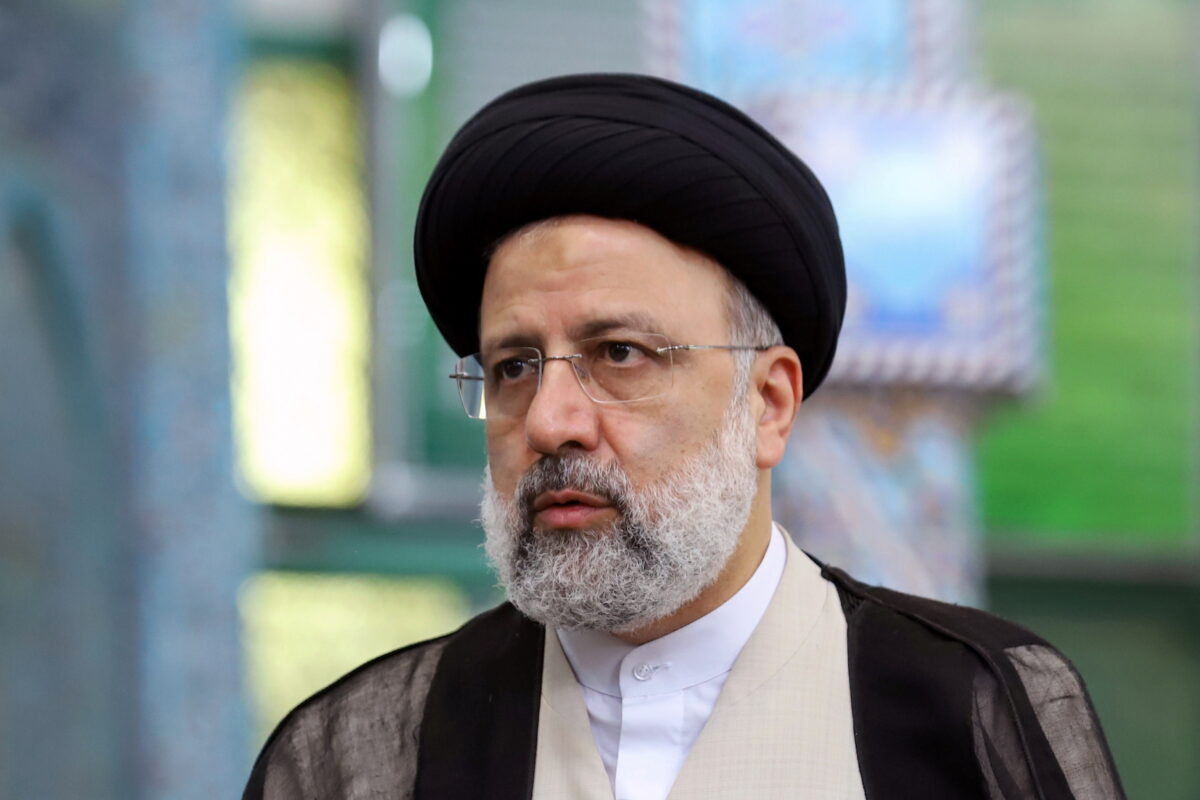  Раиси: Страны региона могут положиться на вооруженные силы Ирана 