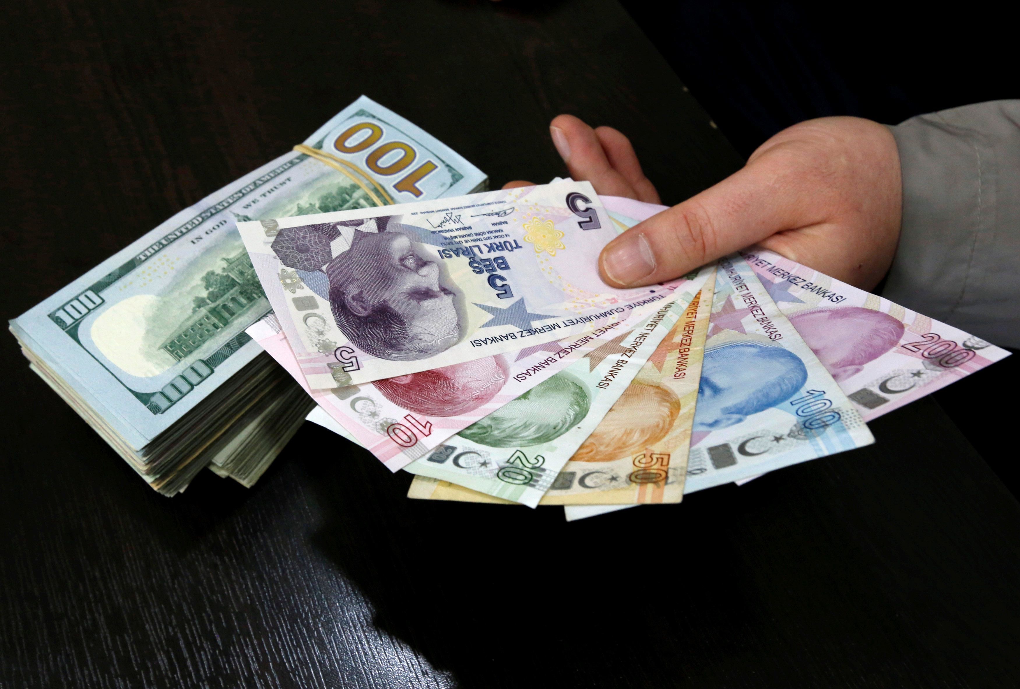 Правительство Турции отложило до октября планы по увеличению налогов для богатых