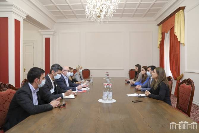 Программы и курсы: IRI обучает персонал постоянных комиссий парламента Армении