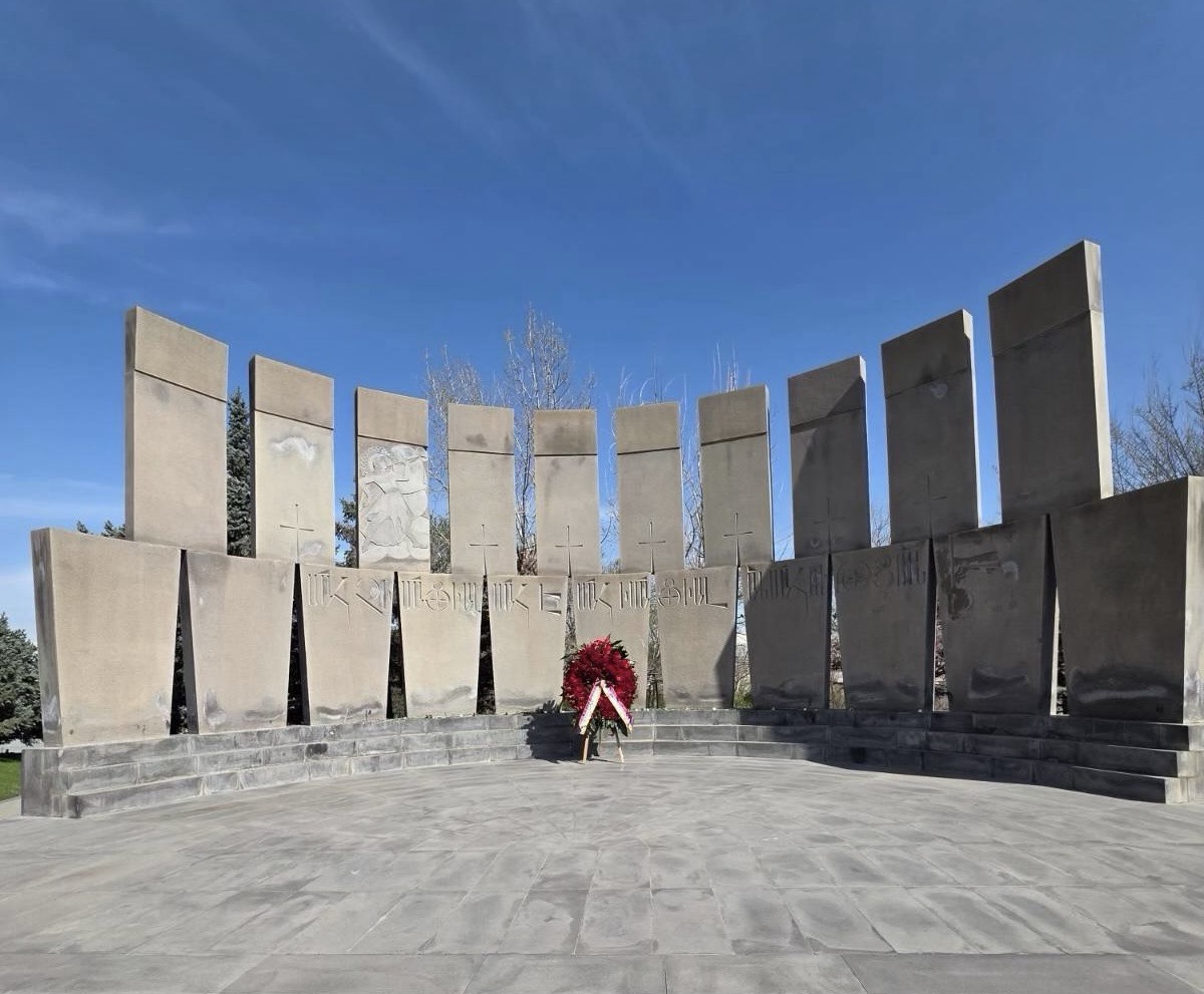 От имени Сержа Саргсяна воздана дань уважения памяти погибших в Четырехдневнй войне