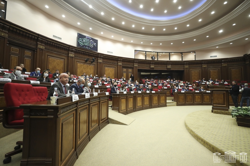 Главы всех силовых структур Армении прибыли в парламент