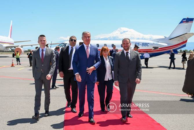 Президент Черногории прибыл с официальным визитом в Армению