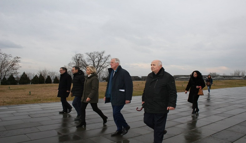 Глава регионального совета Иль де Франс посетила мемориальный комплекс Цицернакаберд