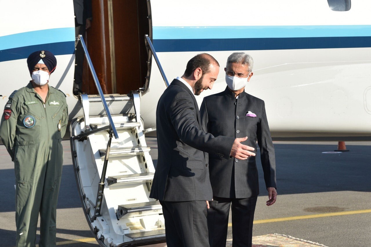 Министр иностранных дел Индии прибыл с официальным визитом в Армению