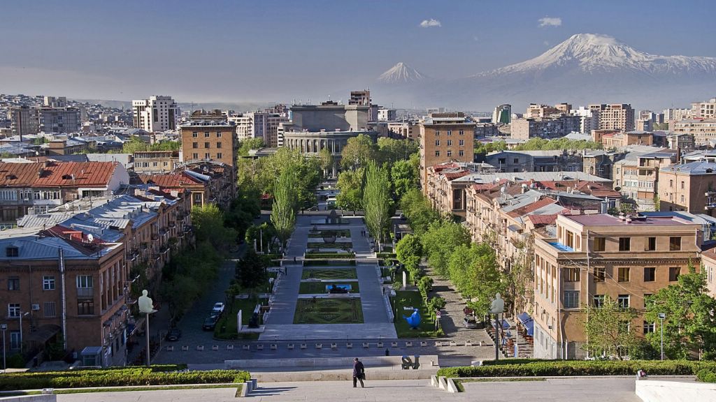 Для россиян самым популярным зарубежным направлением стал Ереван