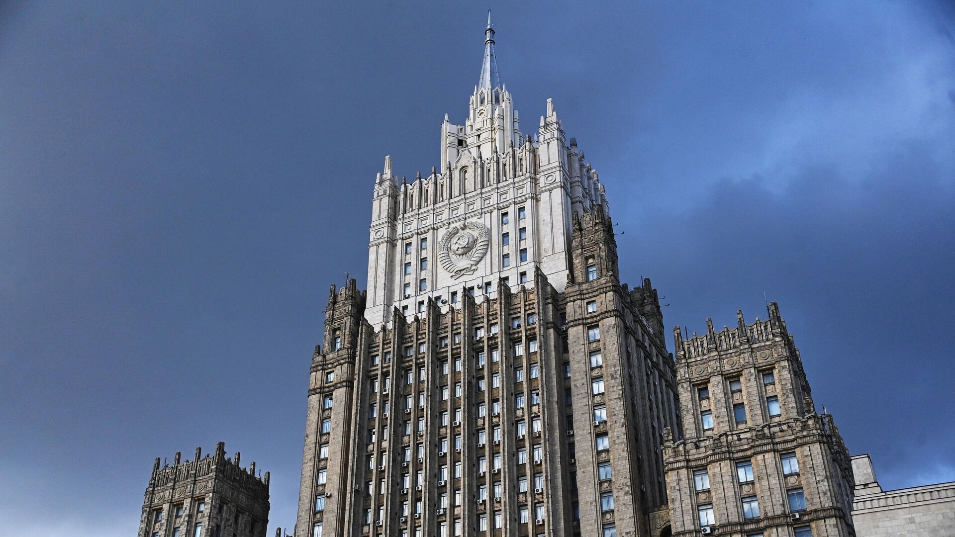 МИД РФ предупредил Армению о вмешательстве ЕС в выборы по молдавскому сценарию