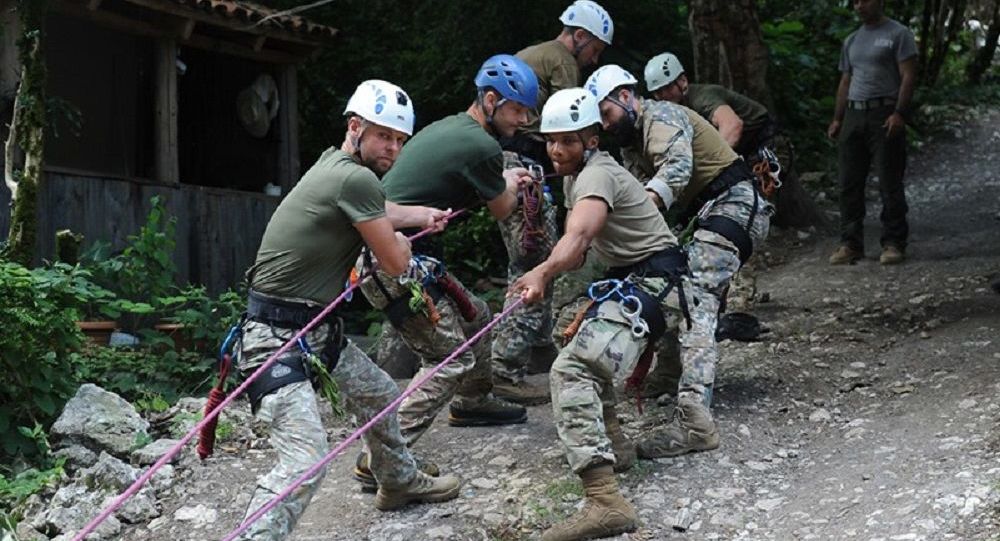 Военнослужащие из Армении принимают участие в учениях в Школе горной подготовки в Грузии