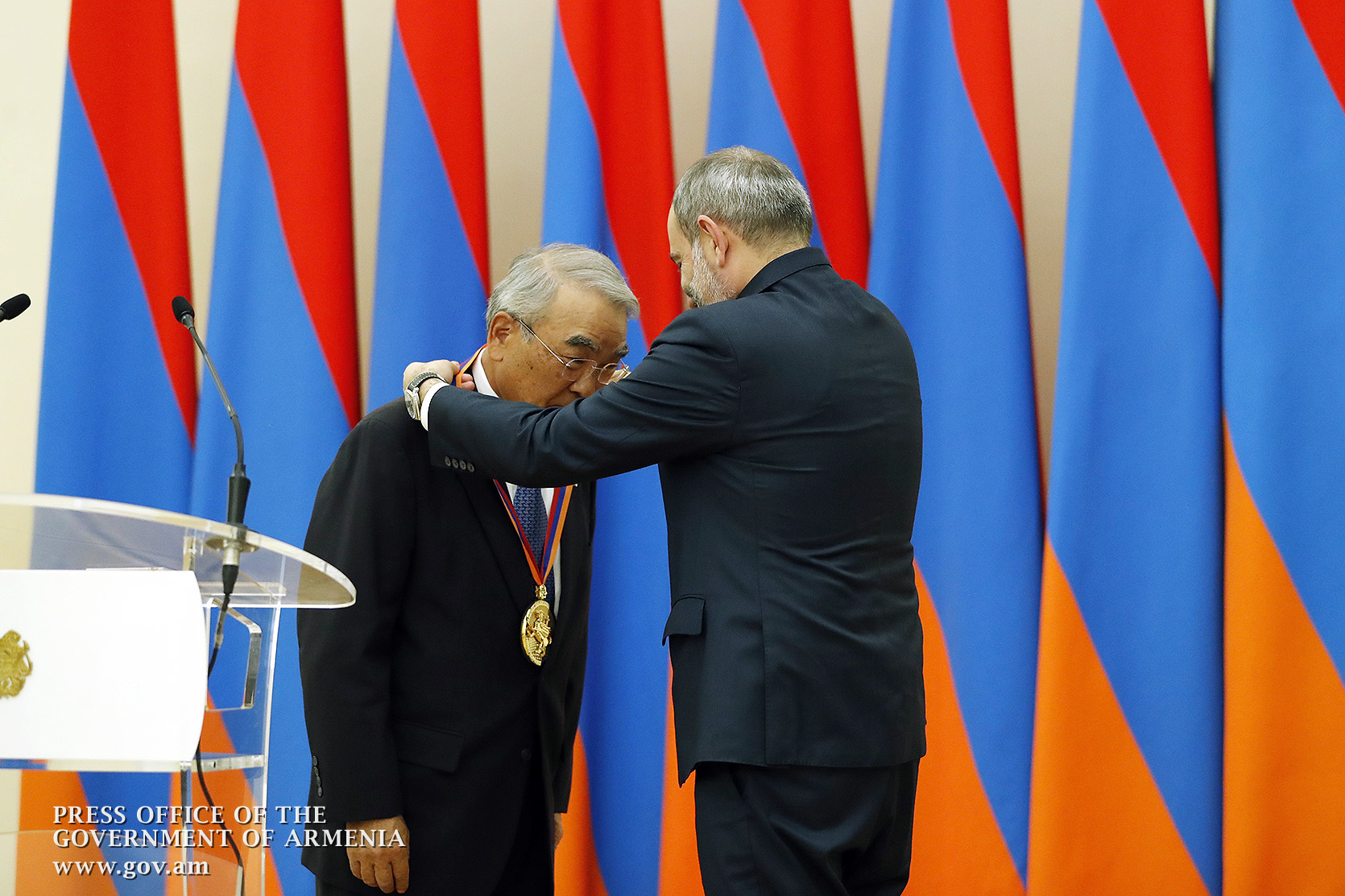 Никол Пашинян вручил японскому ученому Такео Канаде Государственную премию Армении