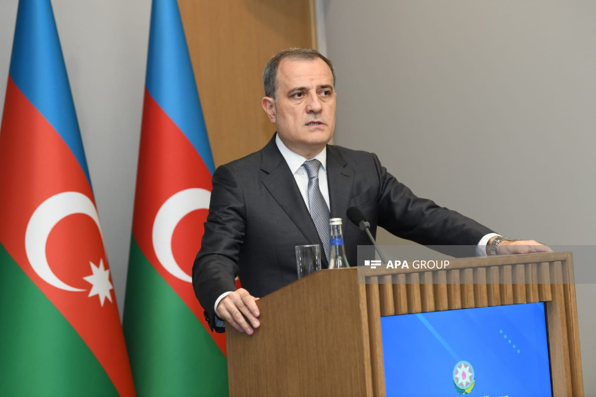 Все меньше вопросов - Баку получил от Армении новый проект мирного договора 