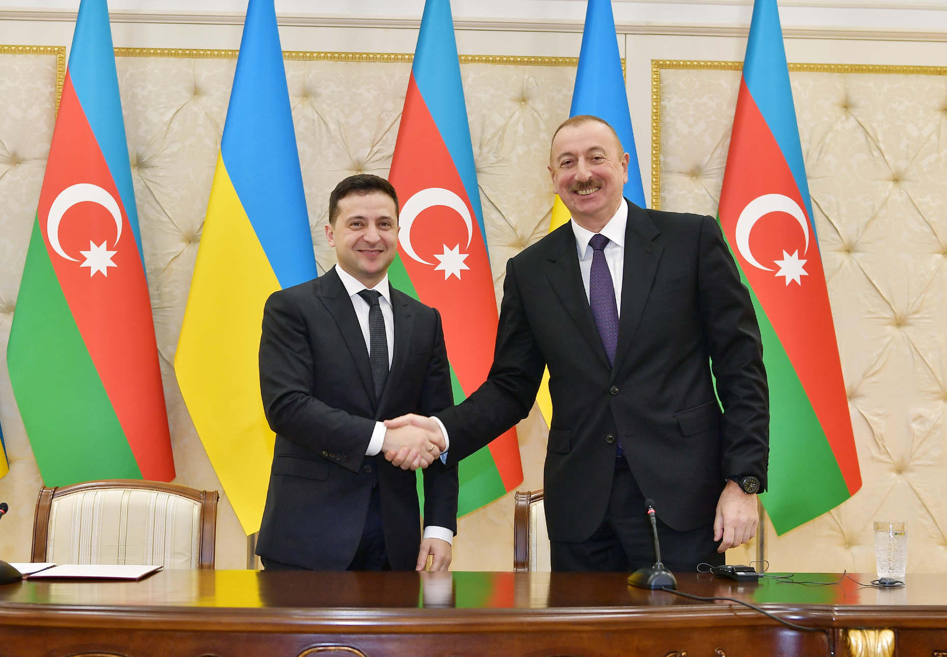 Главы Азербайджана и Украины подписали шесть двусторонних документов