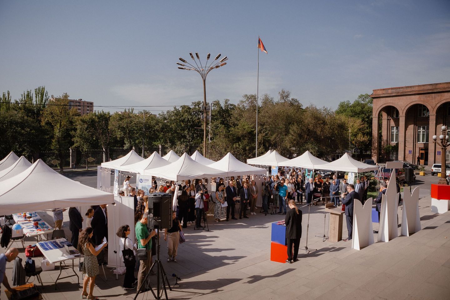 В Ереване состоялось торжественное открытие образовательной выставки российских вузов