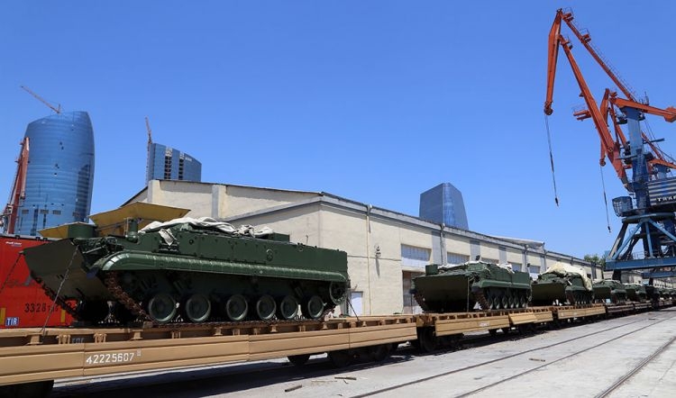 Россия поставила в Азербайджан большую партию современного вооружения