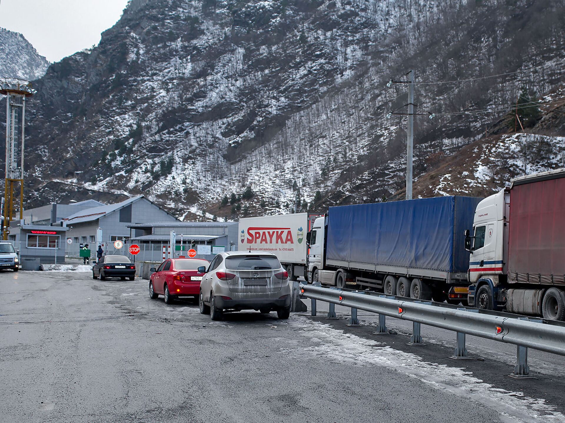 Автодорога Степанцминда-Ларс закрыта для всех видов транспортных средств