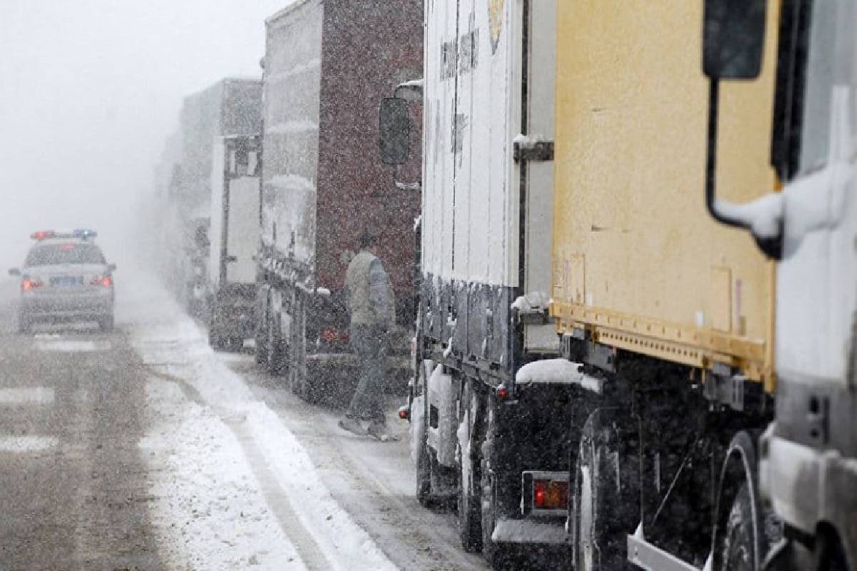 Ларс закрыт: со стороны России скопилось более 600 грузовиков
