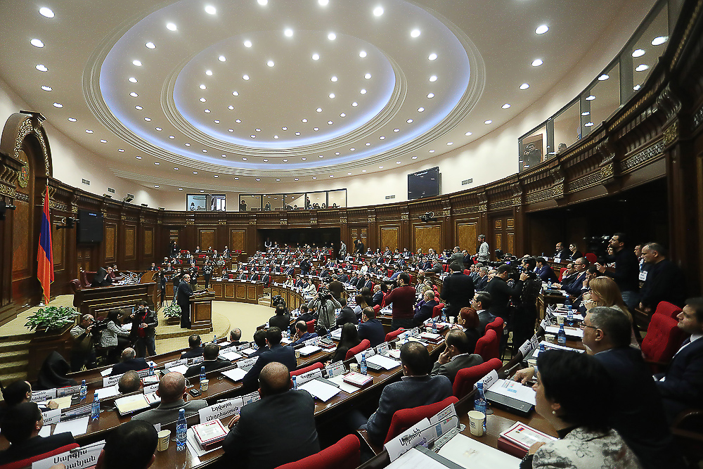 В парламенте Армении обсуждают кандидатов в члены ГКЗЭК