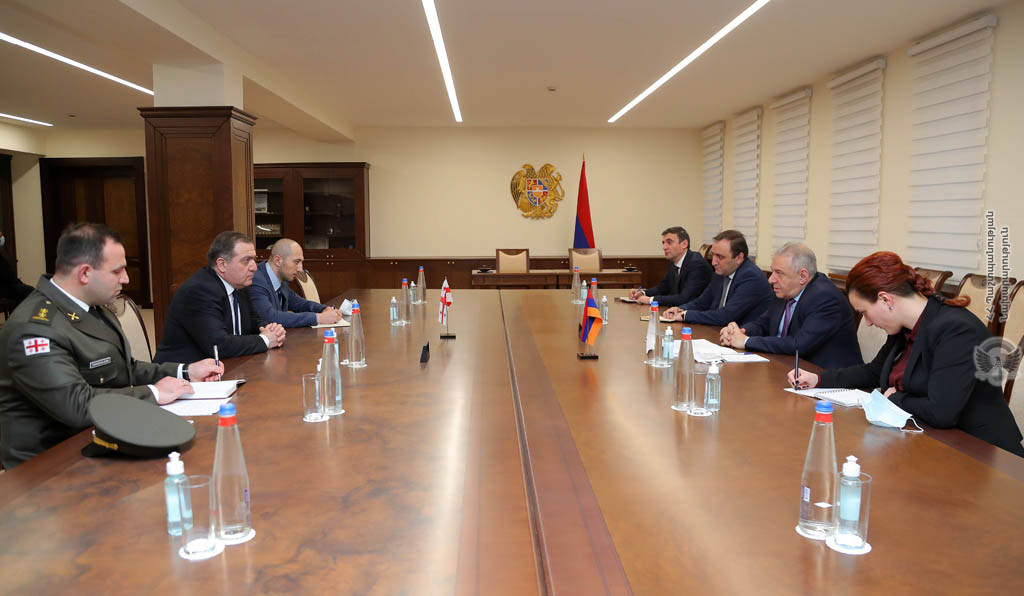 Министр обороны и посол Грузии в Армении обсудили вопросы региональной безопасности