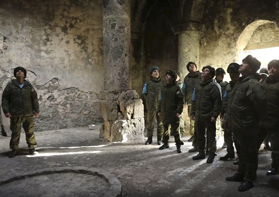 Российские миротворцы в Карабахе посетили монастырский комплекс Дадиванк