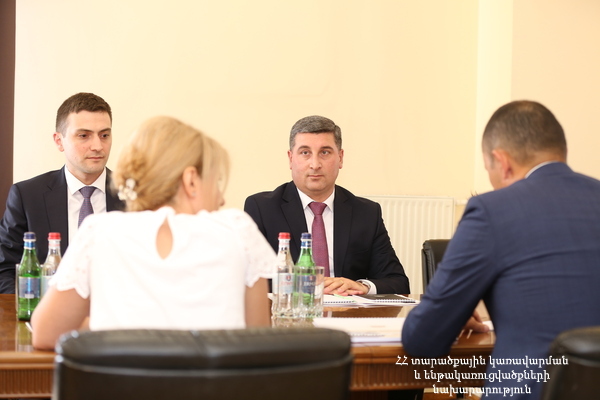 Министр территориального управления Армении обсудил с генсеком ТРАСЕКА ряд вопросов 