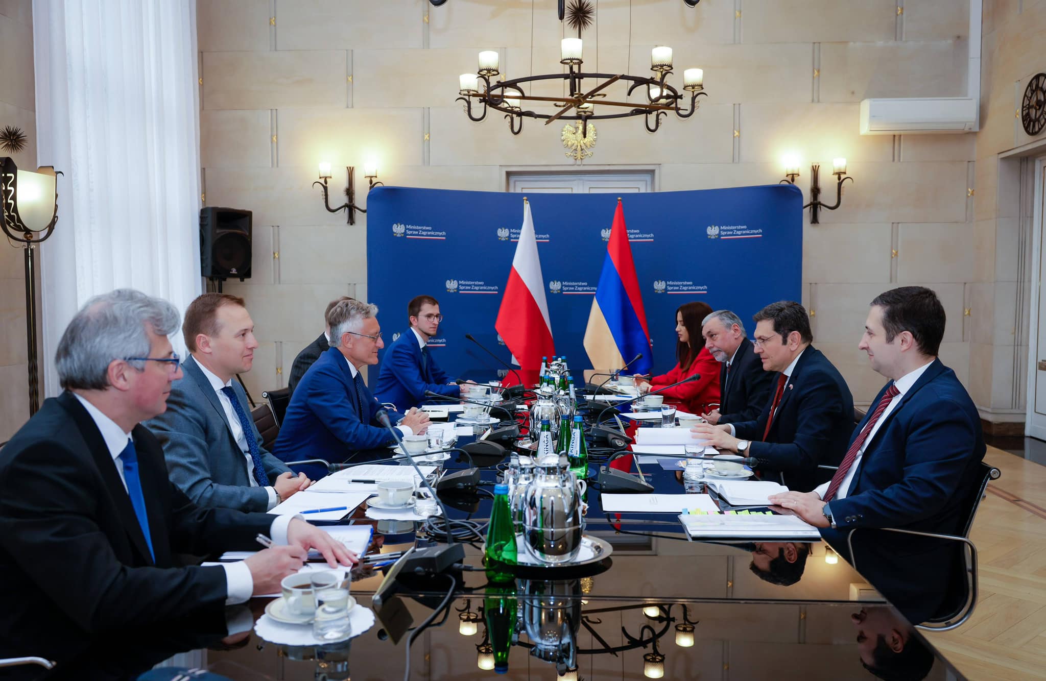 Армения и Польша проводят политические консультации