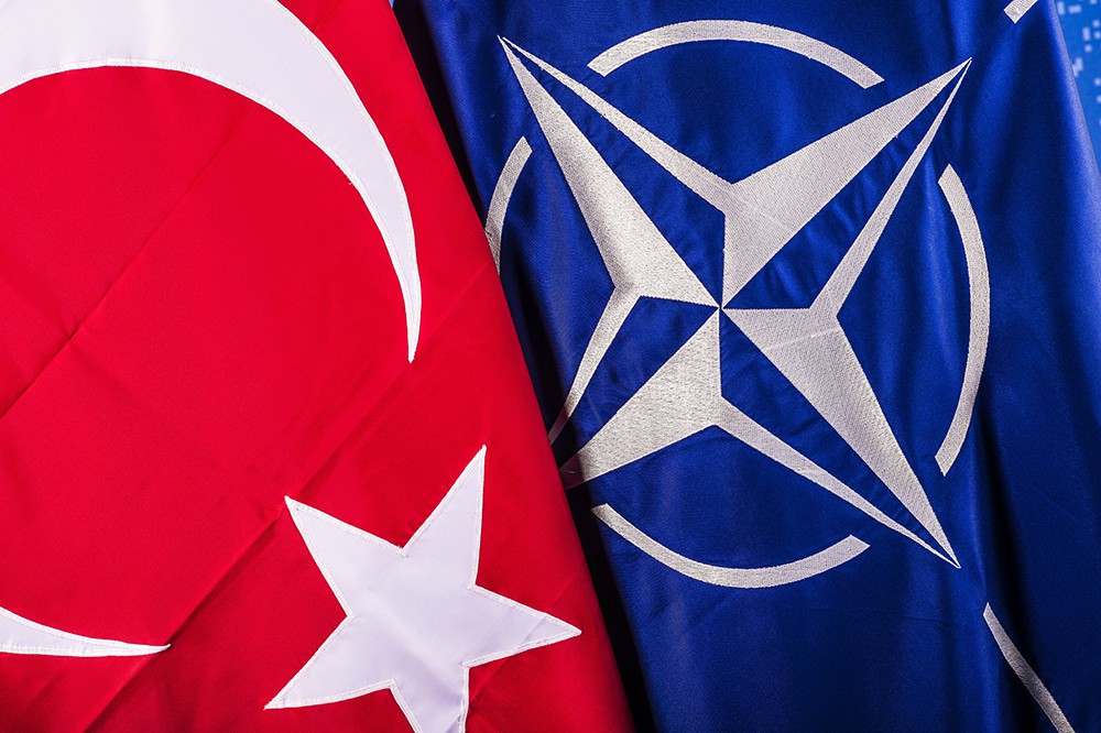 Политолог: членство в НАТО дает возможность Турции сократить траты на оборону 
