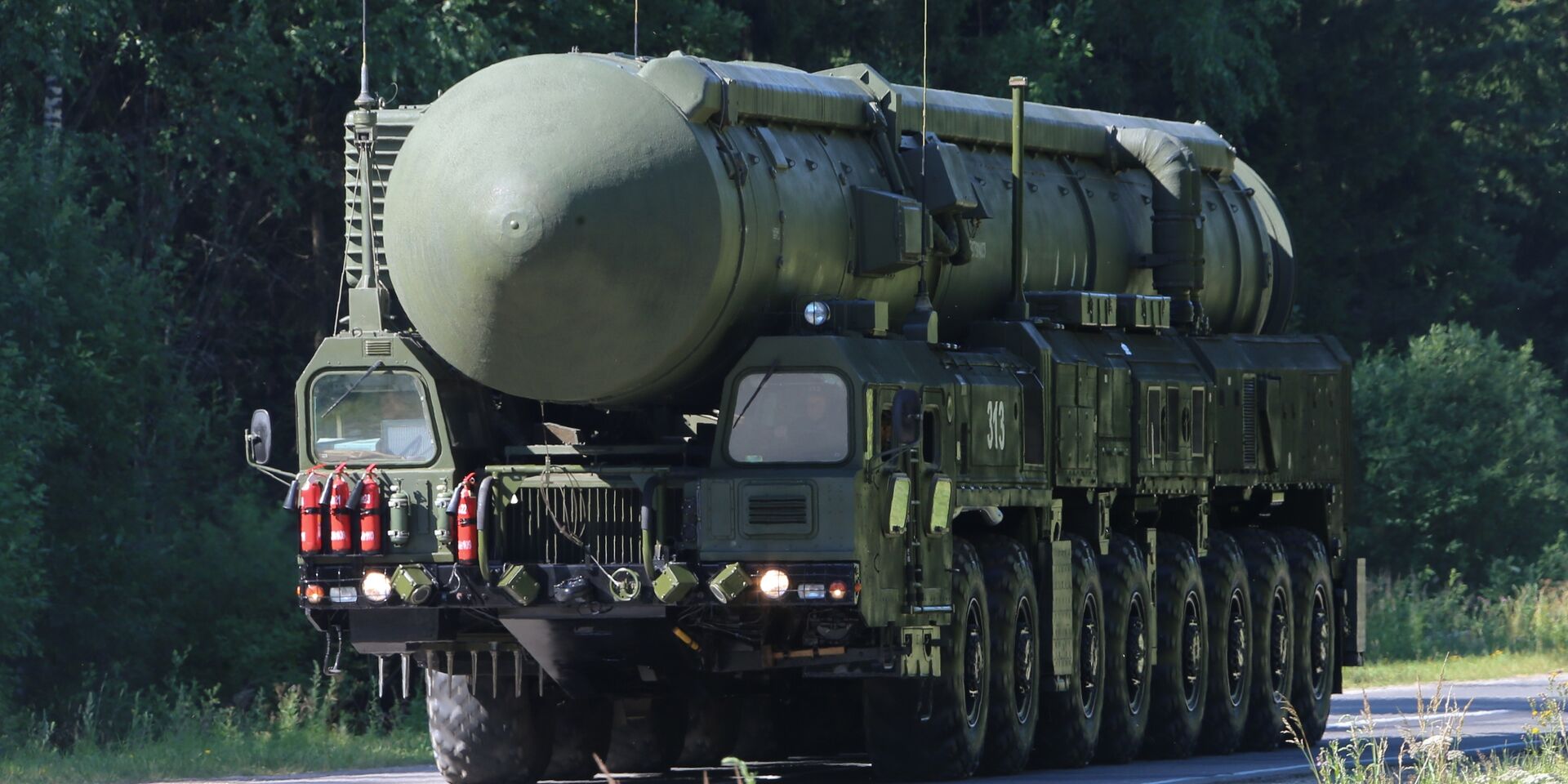 Министр обороны Белоруссии допустил размещение в стране стратегического ядерного оружия