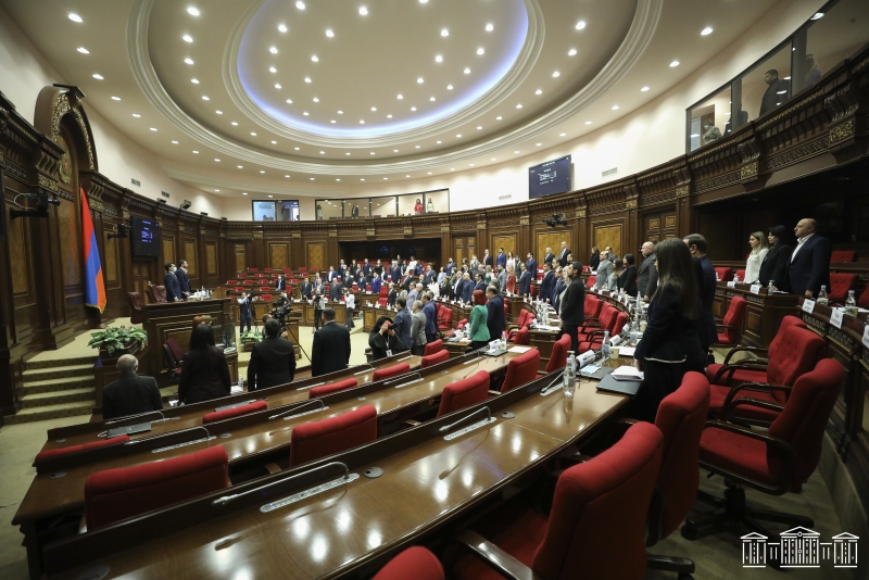 Депутаты почтили минутой молчания память жертв Спитакского землетрясения