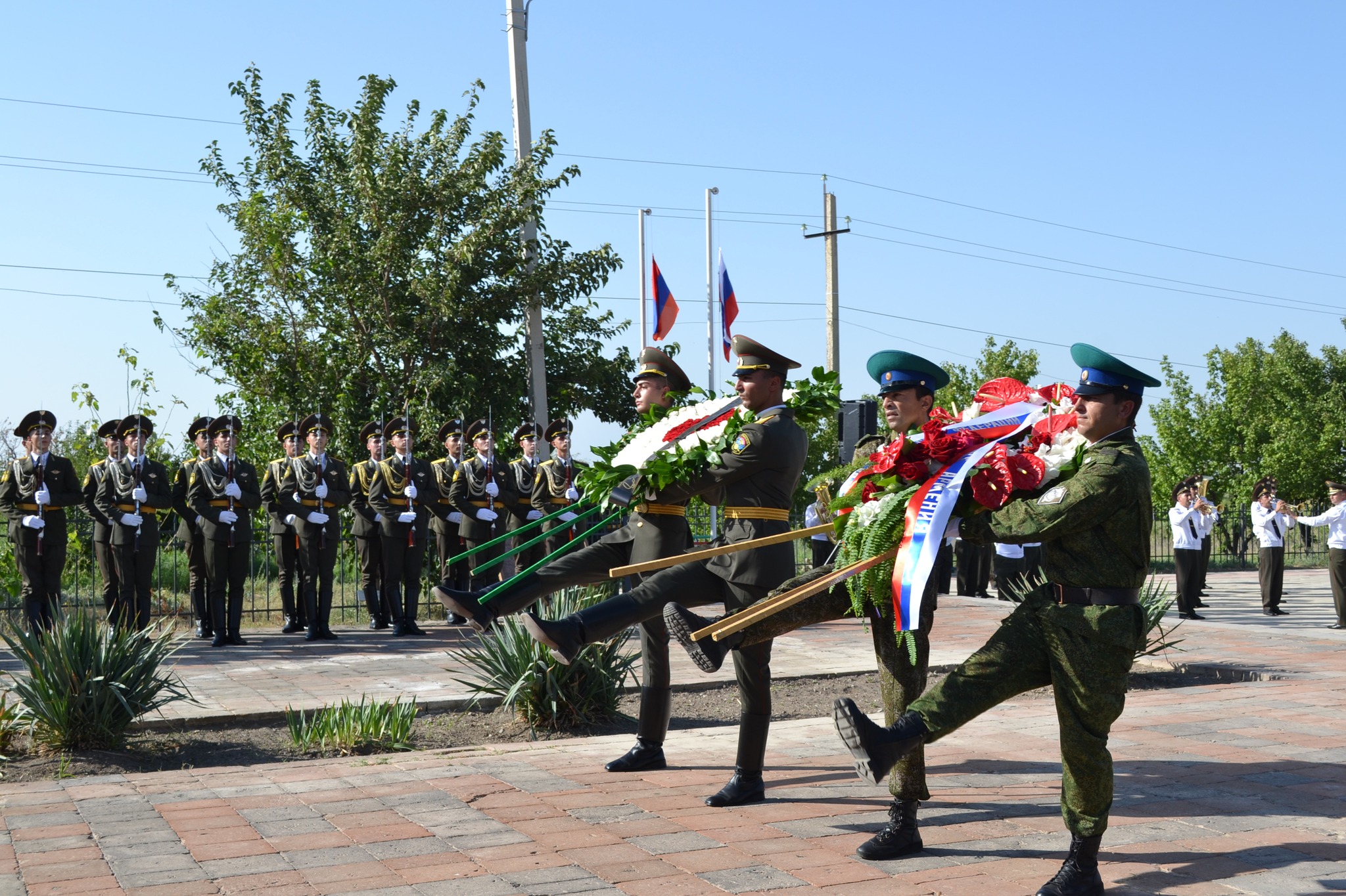 Представители Армении и России почтили память героев Ошаканской битвы