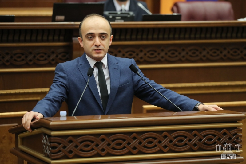Тарон Симонян: Должностные лица Армении не должны говорить о дружеских отношениях в Баку