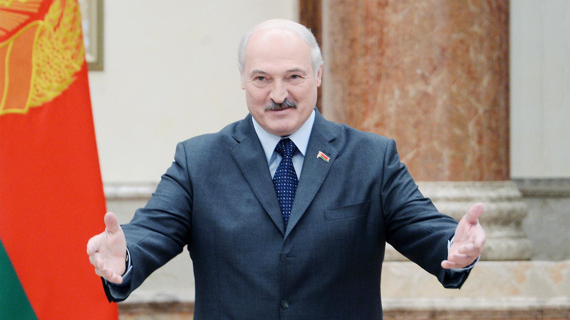 Лукашенко заявил Болтону о желании начать отношения с США с 