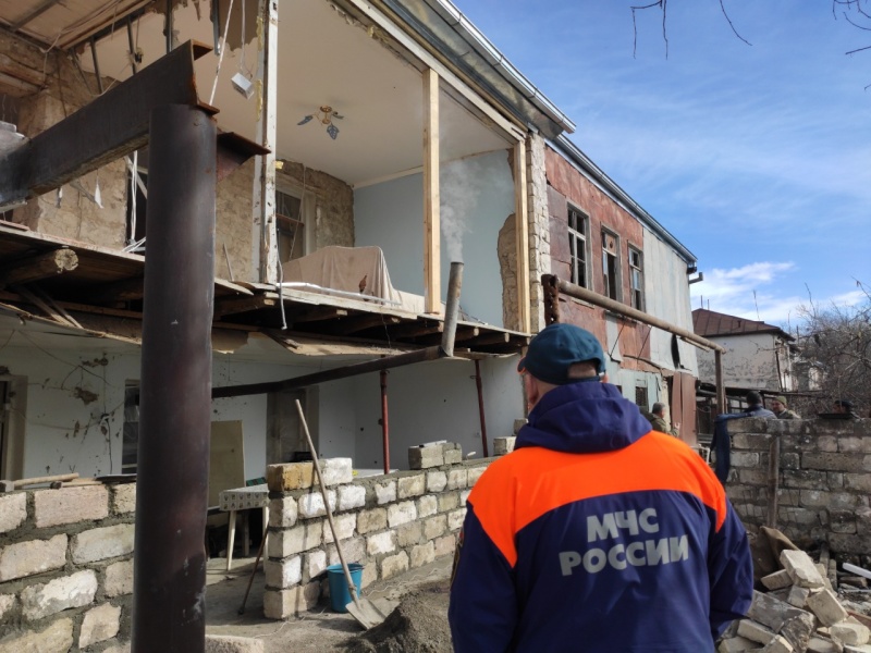 Свыше 1400 объектов инфраструктуры и жилья в Карабахе восстановлено под контролем МЧС РФ