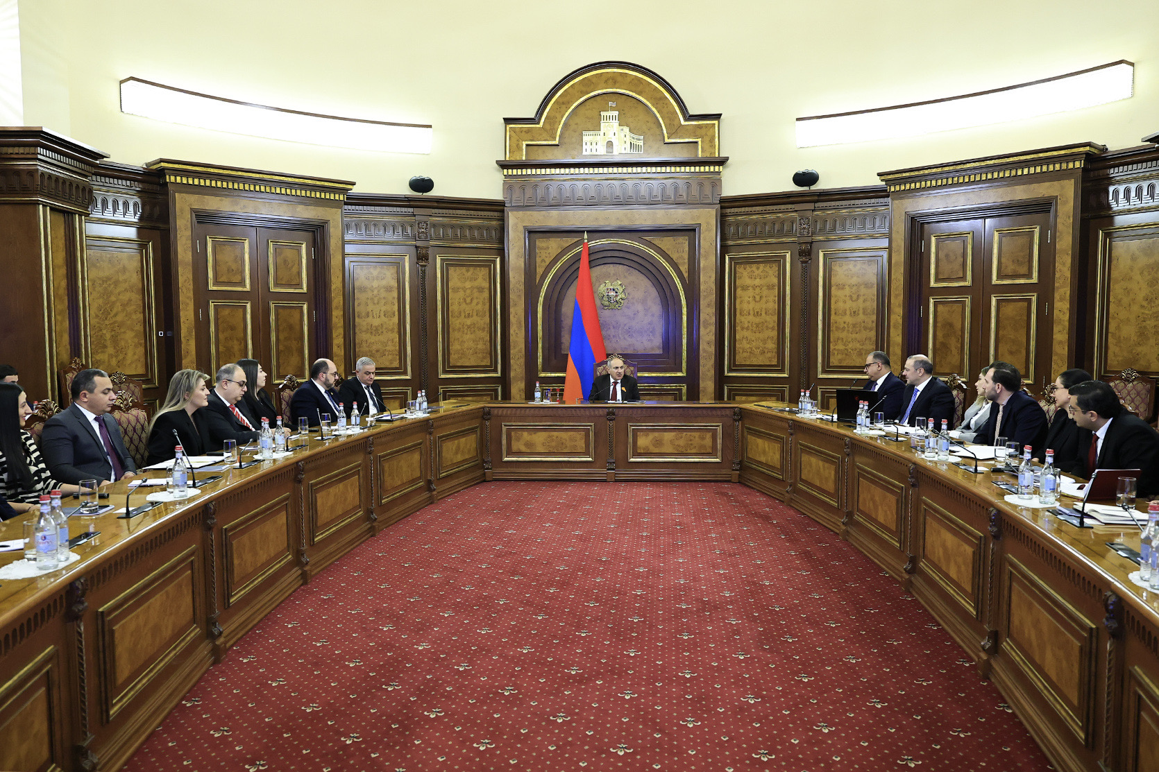 В правительстве обсудили шаги по улучшению позиций Армении в международных рейтингах